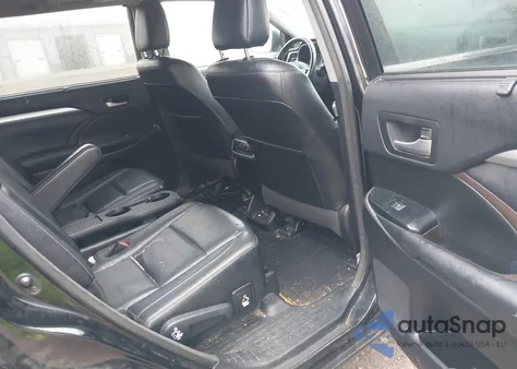 2017 Toyota Highlander Xle z USA, uszkodzony, nr VIN 5TDJZRFH2HS474987